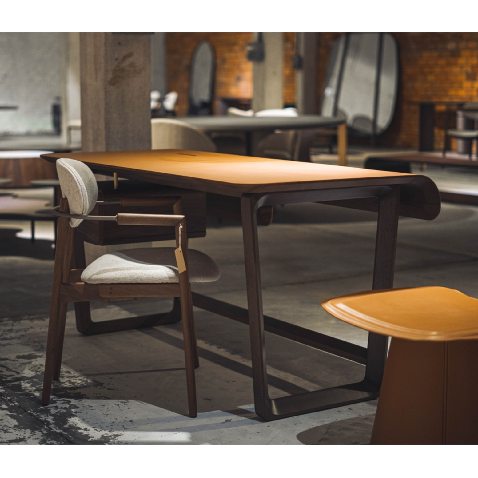 Flow Desk – Fazani Furniture