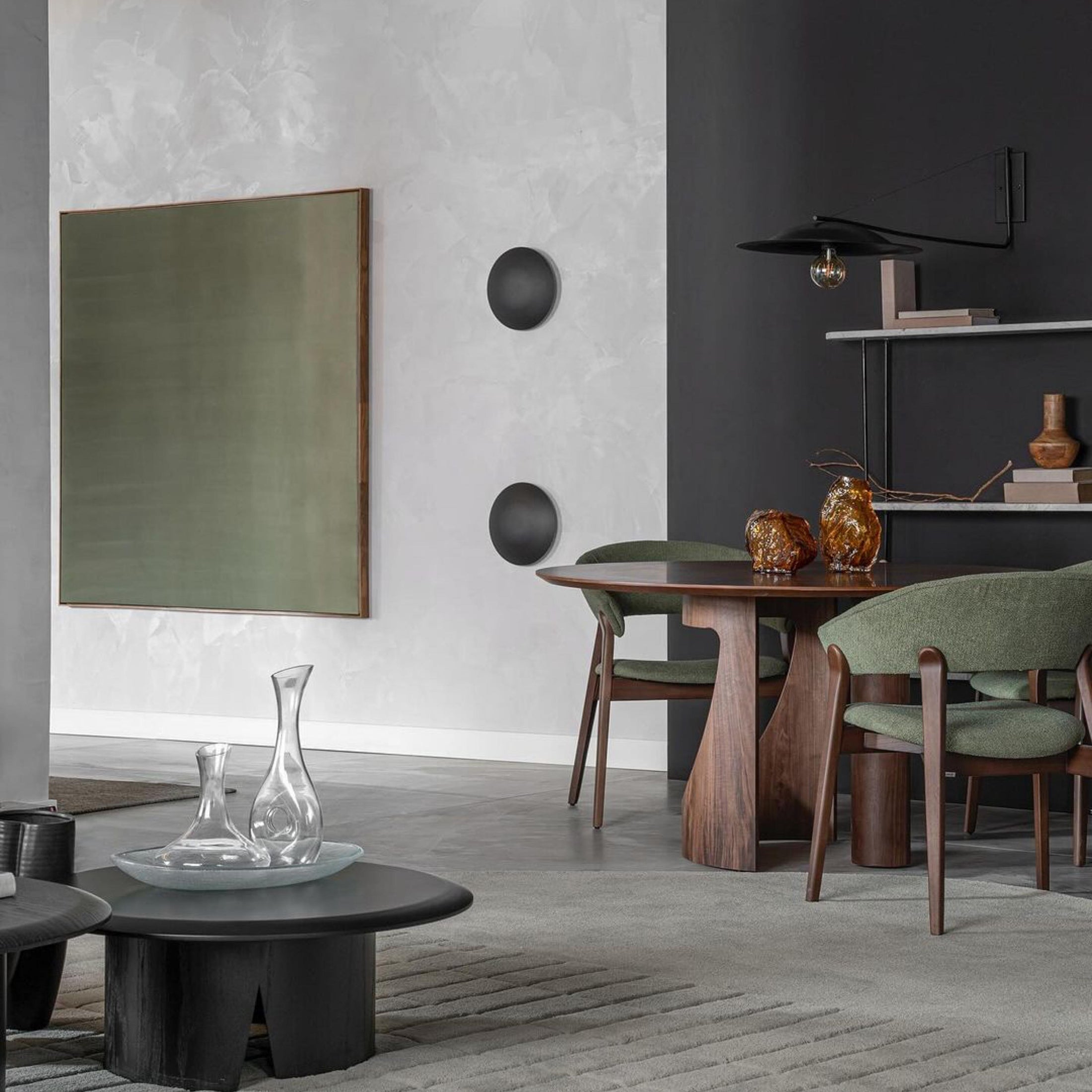 Modern interior with a dining table and chairs in a stylish room.